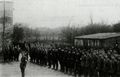 Einheiten von SA, SS und Polizei vor der Erstürmung des Jugendheims am 26. April 1933.