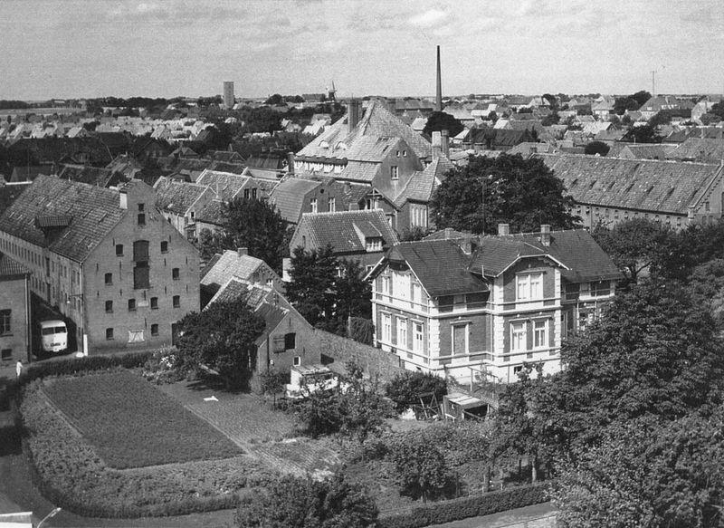 Datei:Doornkaatlohne Doornkaat Villa van Hülst Innenstadt Neuer Weg um 1950 01.jpg