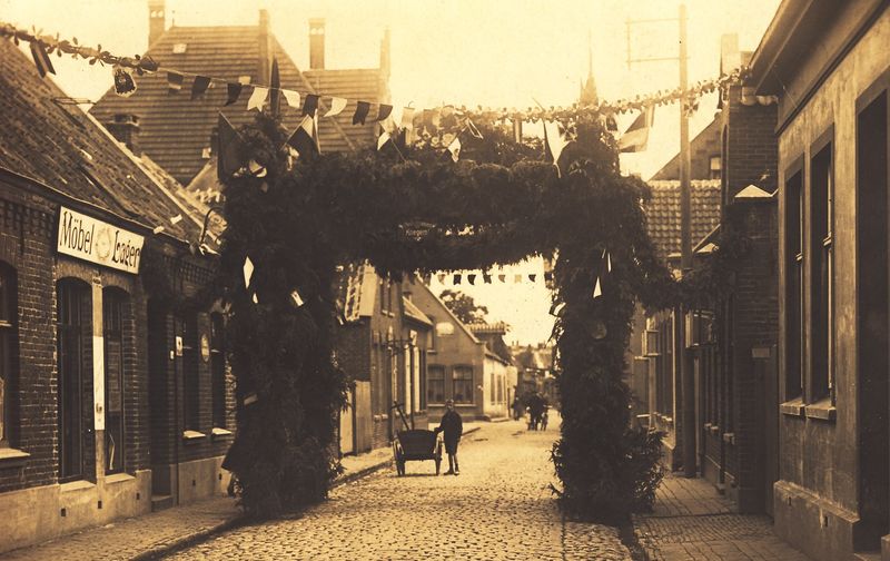 Datei:Uffenstraße Triumphbogen um 1915 01.jpg