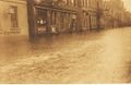 Überschwemmung durch starke Regenfälle (1922). Damals gab es noch keine Kanalisation.