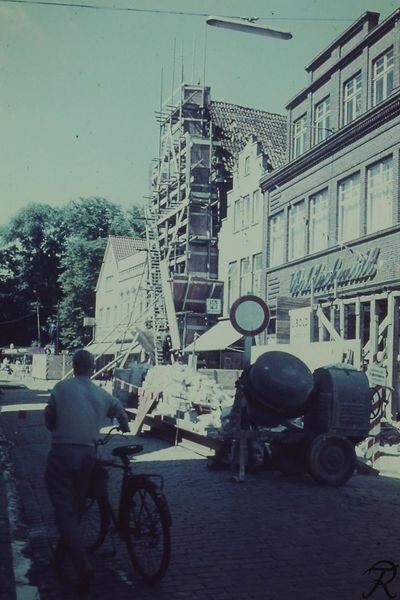 Datei:Osterstraße Schöninghsches Haus Gerüst Rettung 24 07 1962 01.JPG