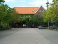 Parkplatz der Kreisvolkshochschule Norden - Aufnahme vom 18. Mai 2003.