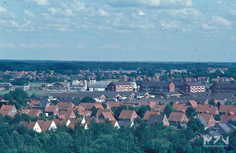 Datei:Blick vom Wasserturm von Süderneuland bis 40 Diemat 15 07 1977 (0267322) MZ.jpg