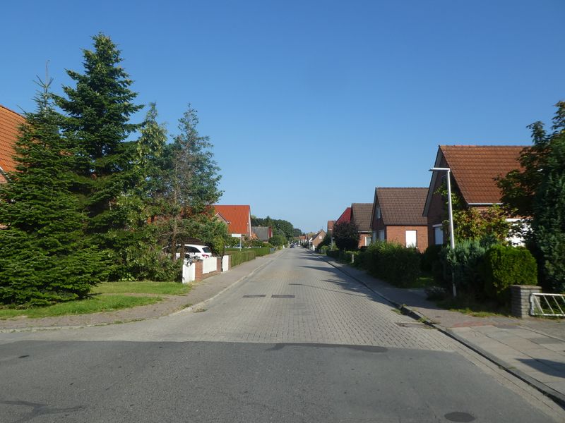 Datei:Zuckerpolderstraße - Blick in die Straße (2) - 05 09 2021.jpg