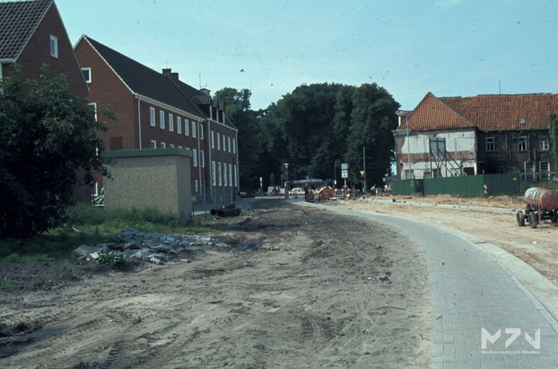 Datei:Uffenstraße mit Blick auf die Polizei und Vossenhus 15 08 1979 (0267914) MZ.jpg