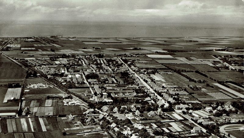 Datei:Norden Neustadt Ostlintel Luftbild um 1955 01.jpg