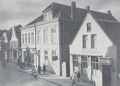 Der alte Gasthof (rechts) in der Zeit um 1930.